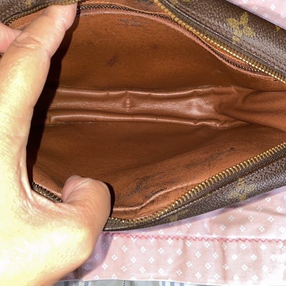 LV Jeune fille crossbody - Picture 4 of 17